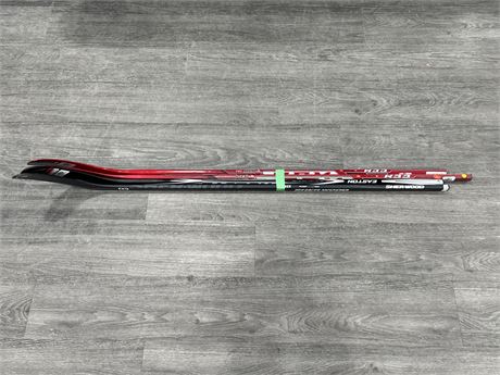 4 BRAND NEW RIGHT HANDED YOUTH HOCKEY STICKS - SPECS IN PHOTOS