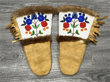 INDIGENOUS BEADED MITTENS