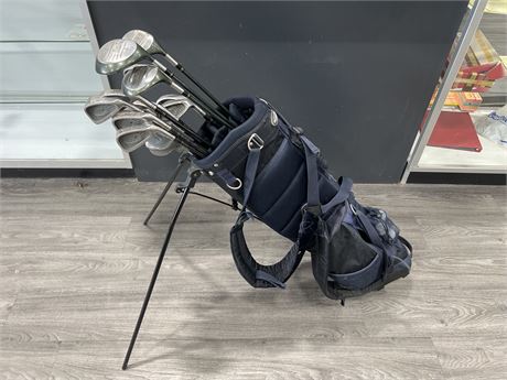 GOLF BAG W/ RIGHT HANDED CLUBS
