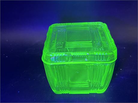 URANIUM GLASS LIDDED CANISTER BOX 4”x4”