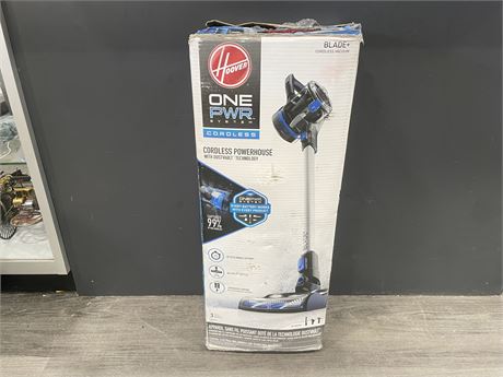 HOUVER BLADE + CORDLESS VACUUM NEW IN BOX