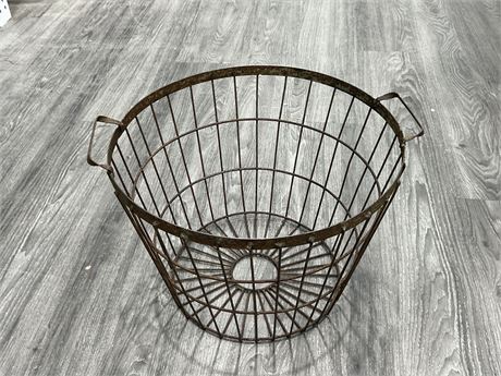 ANTIQUE WIRE BASKET (19” wide)