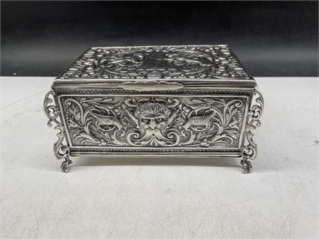 RARE 1889 STERLING SILVER REPOUSSE JEWELLERY BOX - 473 GRAMS