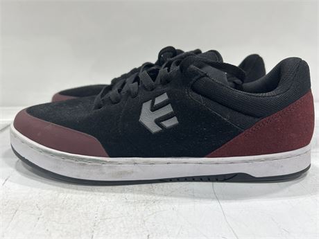 NEW ETNIES SKATE SHOES - APPEAR TO BE SIZE 9-10