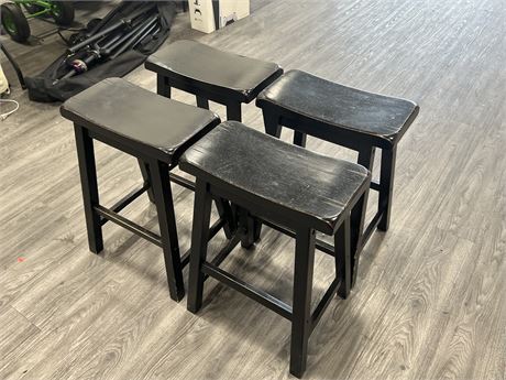 4 RUSTIC STYLE CHAIRS / STOOLS 2FT TALL