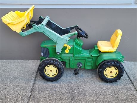 JOHN DEERE FRONT END LOADER PEDAL TRACTOR (25"Height - 58"Length)