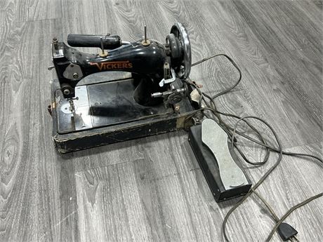 VINTAGE VICKERS SEWING MACHINE - UNTESTED