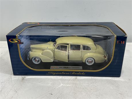1:18 SCALE 1941 PACKARD LIMOUSINE DIECAST IN BOX
