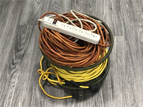 2 EXTENSION CORDS AND POWER BLOCK