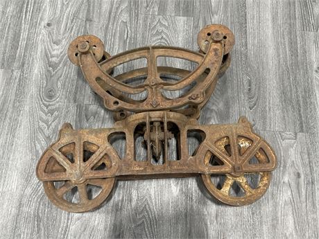 EARLY CAST IRON HAY TROLLEY 1910-1948