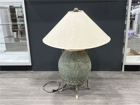 LARGE MCM POTTERY LAMP W/METAL STAND (32” tall)