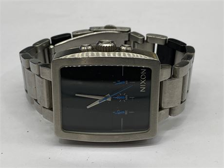 VINTAGE NIXON ON THE LEVEL THE AXIS MENS WATCH