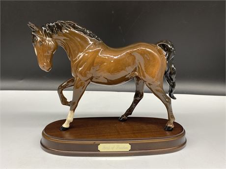 LOVELY OLD BESWICK HORSE ON STAND - SPIRIT OF FREEDOM (10” wide)