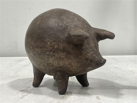 VINTAGE CERAMIC FOLK ART PIG (9”x7”)