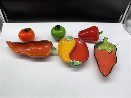 3 DECORATIVE PEPPER DISHES WITH GLASS FRUITS