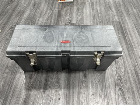 RUBBERMAID TOOL CHEST (34”x13”x15”)