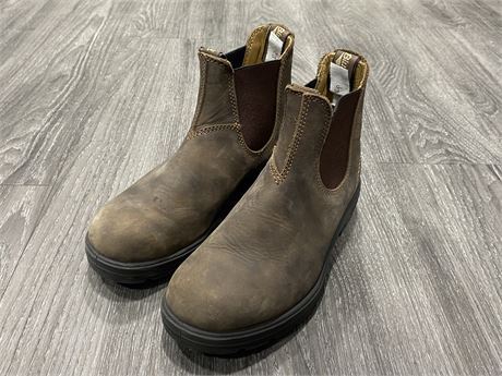 BROWN BLUNDSTONE BOOTS - SIZE 4.5