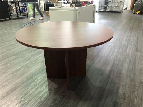 (NEW) ROUND BANQUET TABLES