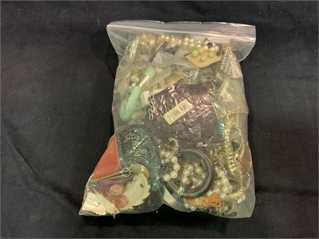 ASSORTED JEWELRY GRAB BAG