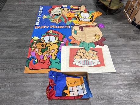 6 VINTAGE GARFIELD BANNERS, PILLOW CASE & ECT