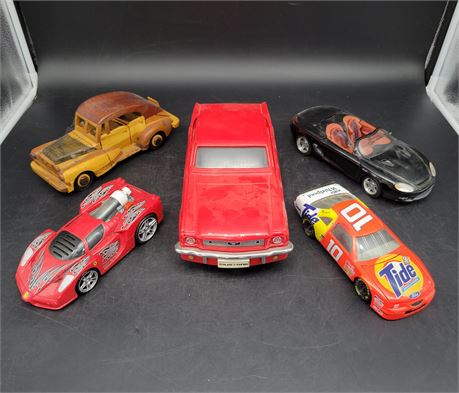 LOT DIE CAST AND WOODEN CAR