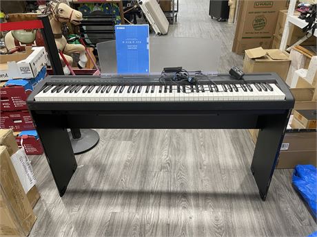 YAMAHA P-95 DIGITAL PIANO WITH OWNERS MANUAL PEDAL & POWER CELL (WORKING)