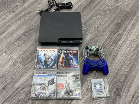 PS3 COMPLETE W/ 4 GAMES (Turns on)