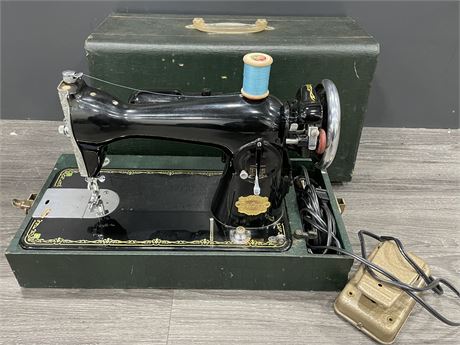 ANTIQUE CHAMPION DELUXE GOLD LEAF TRIM SEWING MACHINE IN CASE
