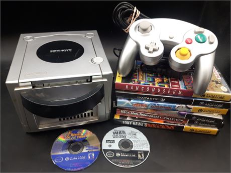 GAMECUBE CONSOLE WITH GAMES