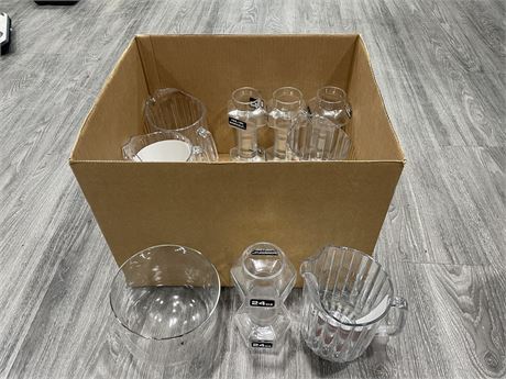 BOX OF MOSTLY PLASTIC BARWARE (SOME GLASS) - MOSTLY NEW