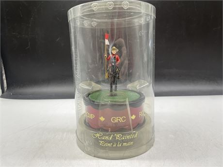 RCMP HAND PAINTED MOUNTIE & HORSE - REVOLVING MUSIC BOX