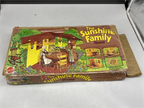 1970s SUNSHINE FAMILY HOUSE W/DOLLS & FURNITURE