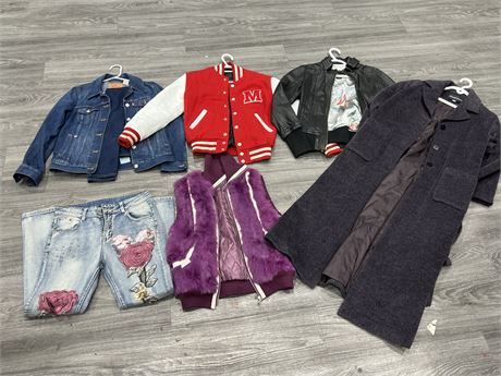 LOT OF MISC WOMENS CLOTHING