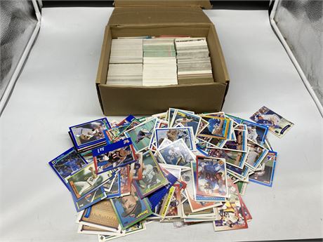 LARGE LOT OF MISC 1990s MLB / NFL CARDS