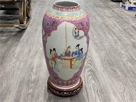 LARGE MID CENTURY CHINESE FLOOR VASE W/STAND (9.5”X21”)