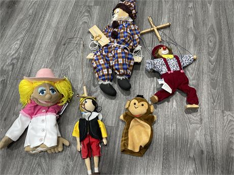 PUPPETS LOT - 3 MARIONETTES & 2 HAND
