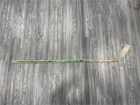 VINTAGE AUTOGRAPHED LANGLEY CHEIFS HOCKEY STICK FROM THE EARLY 2000’s
