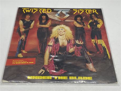 TWISTED SISTER - UNDER THE BLADE - VG+