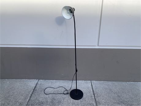 FLOOR LAMP W/ SWITCH (57” tall)