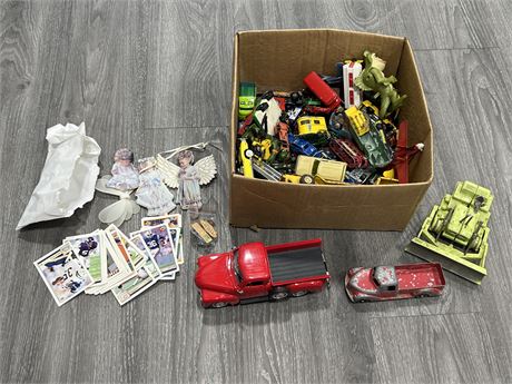 BOX OF DIECAST / METAL CARS & OTHER SMALL COLLECTABLES