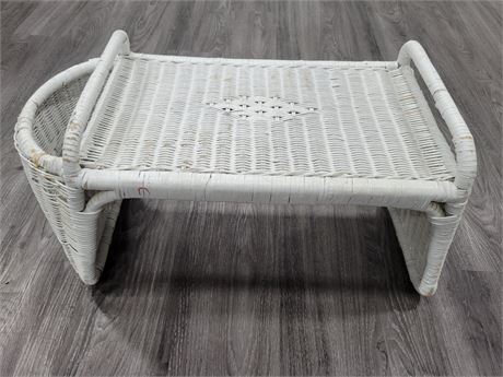 WHITE WICKER SERVING TRAY (28"x14"Dm - 11"Height)