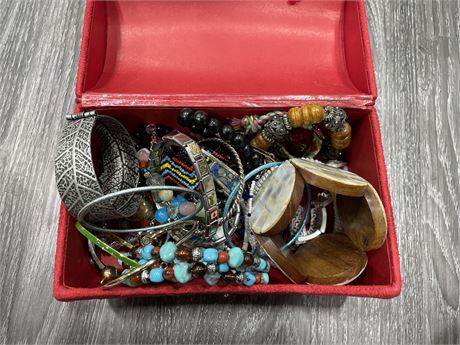 BOX OF ASSORTED JEWELRY (COSTUMES/OTHERS)