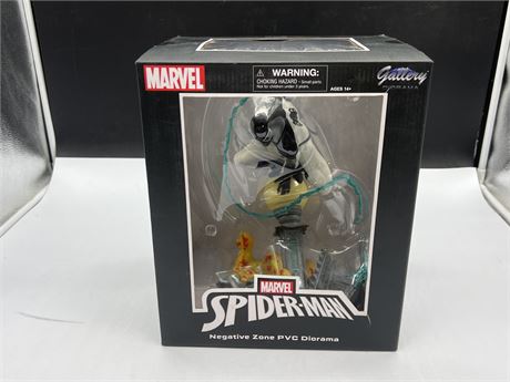 GALLERY DIORAMA MARVEL SPIDER-MAN FIGURE IN BOX 12” TALL