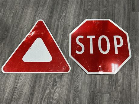 2 ROAD SIGNS - STOP & YIELD