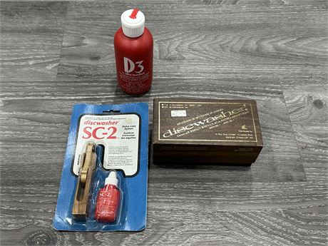 DISC. WASHER, RECORD BRUSH & CLEANER FLUID