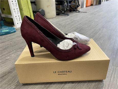 (NEW) LE CHATEAU HEELS- RETAIL $100 - SIZE 6 -
