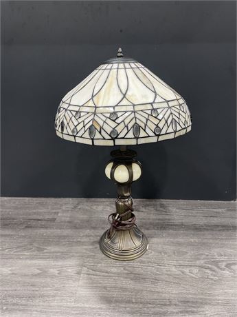 TIFFANY STYLE STAINED GLASS LAMP 2FT TALL