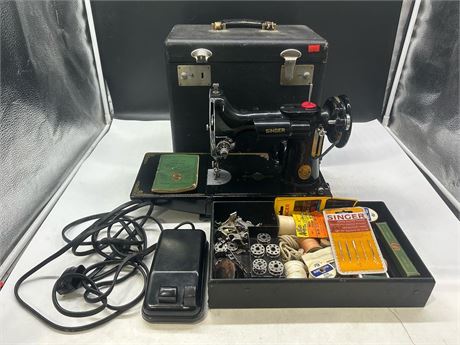 SINGER FEATHERWEIGHT 221 WITH MANUAL CASE & EXTRAS