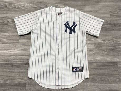 NEW YORK YANKEES JERSEY - SIZE M (EXCELLENT CONDITION)
