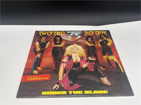 TWISTED SISTER - UNDER THE BLADE - EXCELLENT (E)